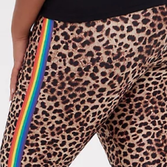 Torrid Liquid Leopard 🐆 Leggings - Picture 6 of 9